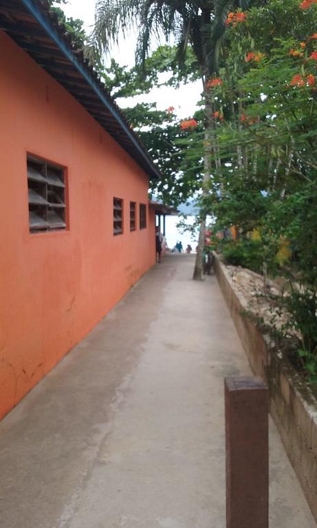 Calumar Guest House อูบาตูบา ภายนอก รูปภาพ